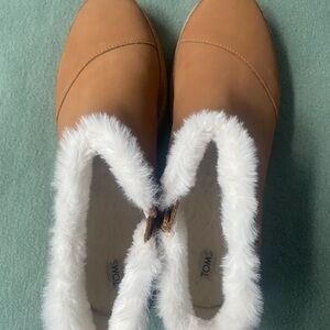 TOMS Women's Tan Fur-Lined ankle boots